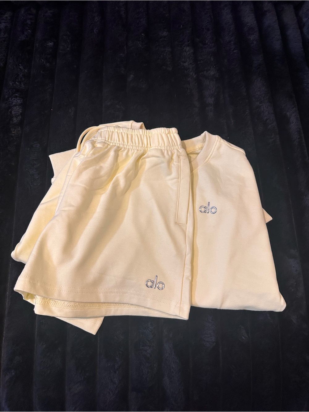 ALO Yoga Pale Yellow Crew Sweatshirt and Shorts Set - Size Medium - Picture 2 of 6
